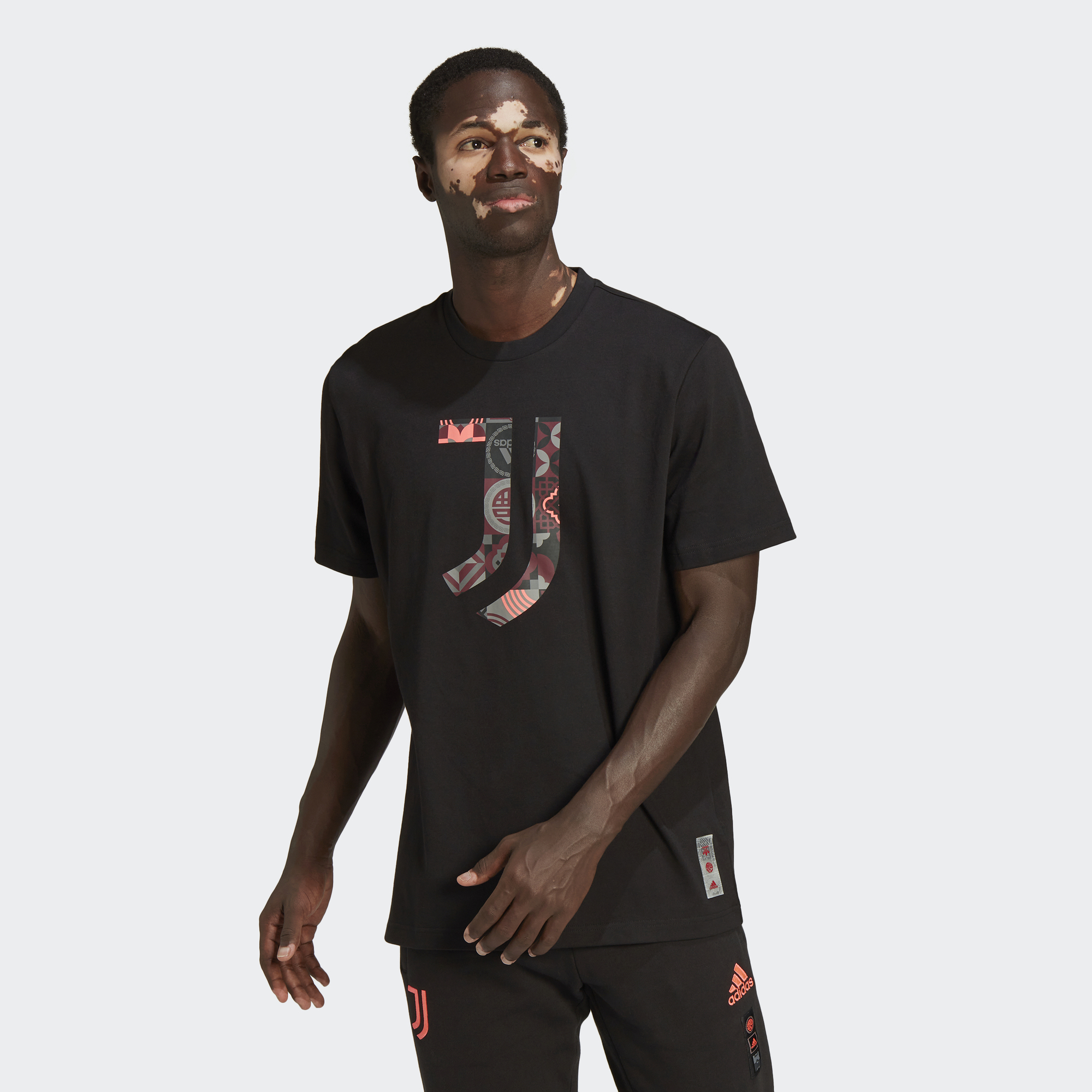 adidas Juventus Tシャツ adidas Juventus Men's Short Sleeve Crest Tee – TUDN Fan Shop